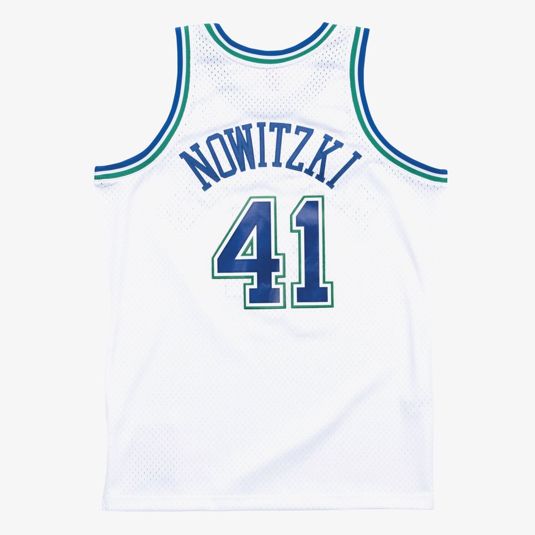 Dallas Mavericks Dirk Nowitzki Mitchell & Ness 1998 - 99 Hardwood Classics Swingman Jersey - White